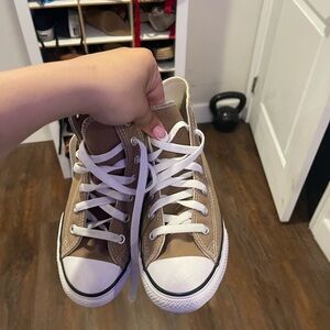 CONVERSE ONLY WORN ONCE